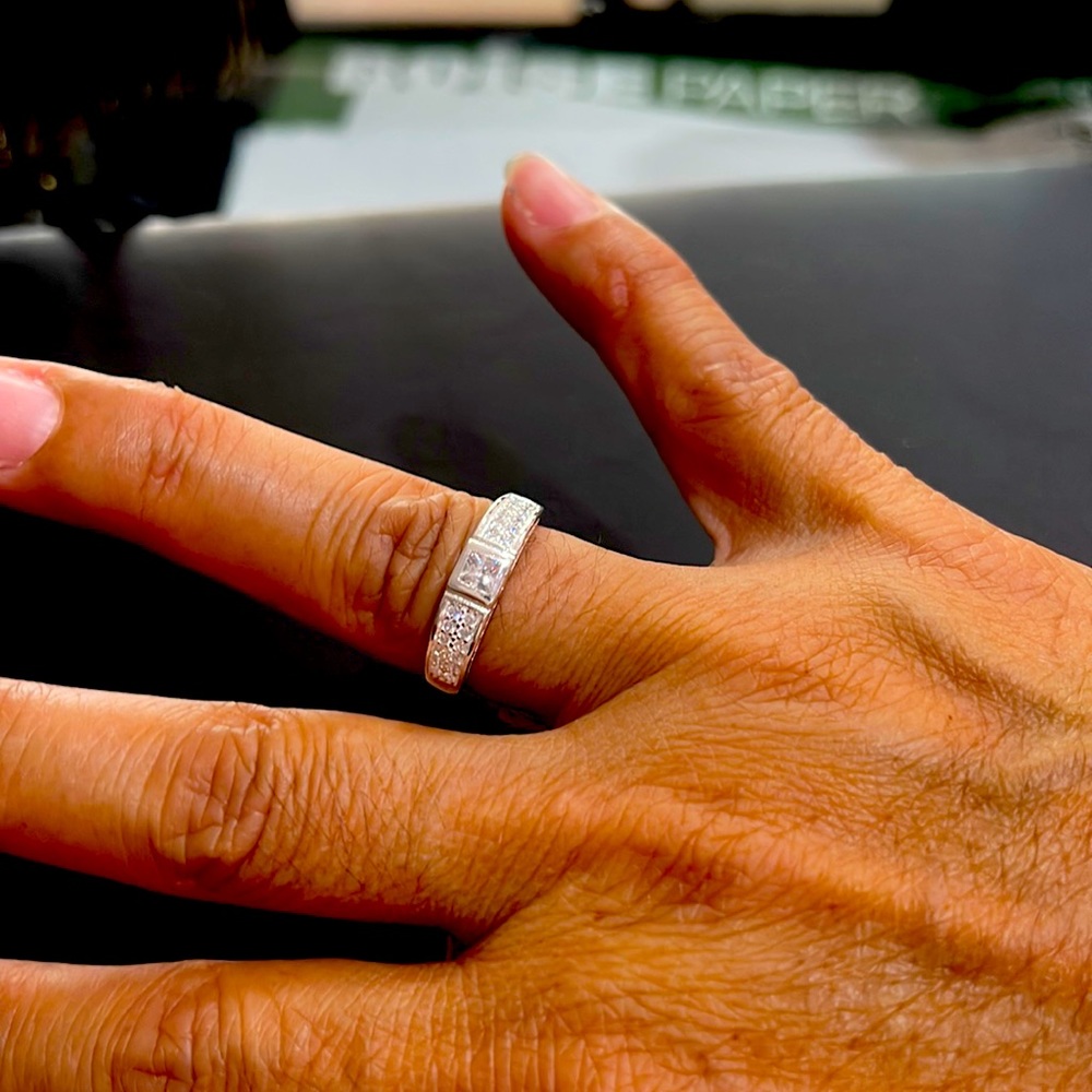 925 sterling Silver with zirconias on the side and zirconia on the middle size 6